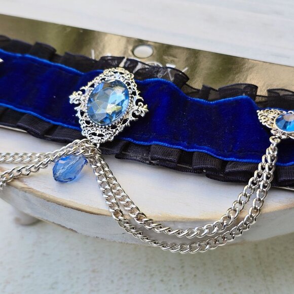 Widow ✦ Blue Velvet Victorian Choker ✦ Crystal Accents & Chain Details NWT - Picture 7 of 10
